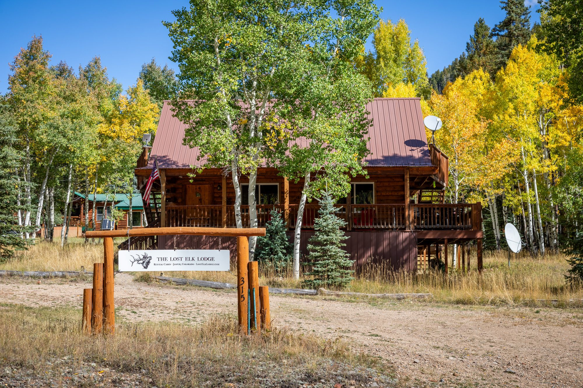 Lost Elk Lodge entrance sign